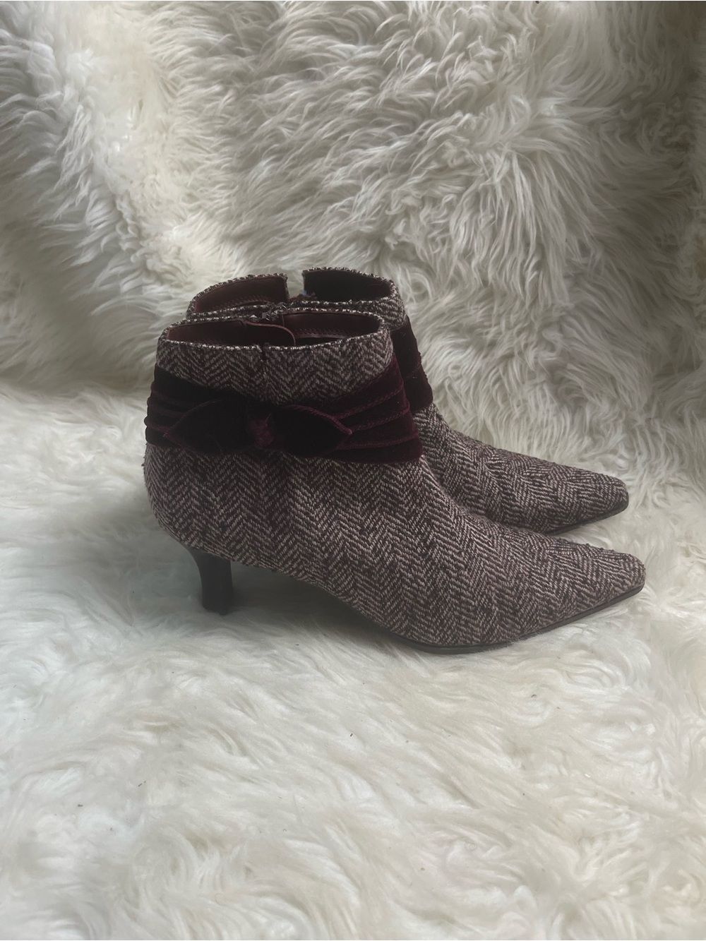 Prediction Burgundy &white tweed Pointed-Toe Ankle Boots with Velvet Bow SZ11